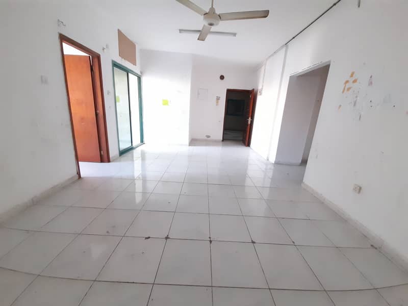 Window Ac 1bhk flat  with 1month free in al Nabba  area close to lulu hyper market  rent 15k 4to6 cheque payment .