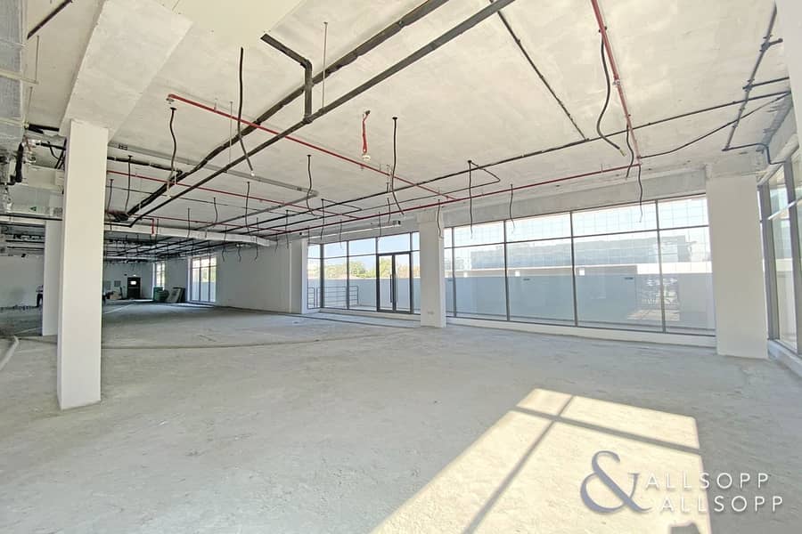 Prime Location | Brand New Unit | High Celing