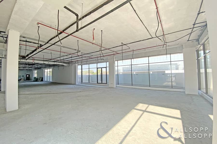 2 Prime Location | Brand New Unit | High Celing