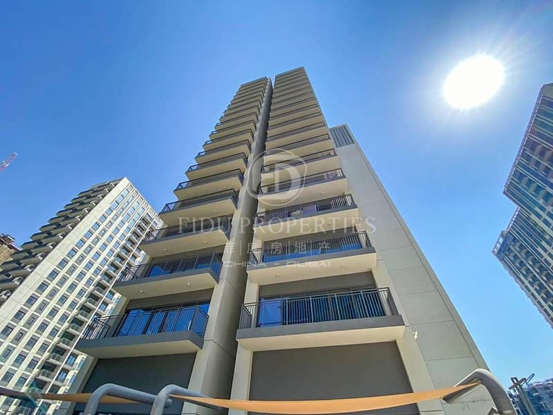 Open kitchen | Community Pool View | Mid Floor