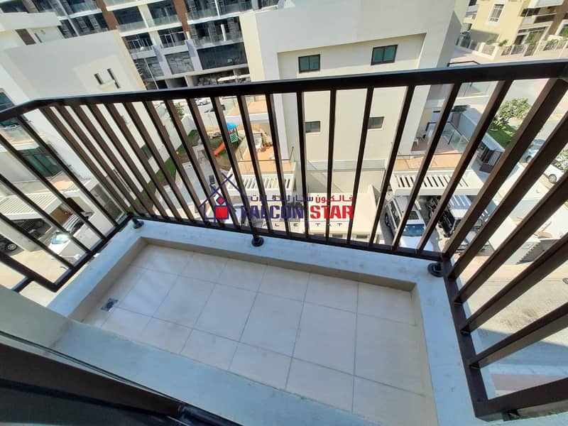 28 CORNER UNIT - CHILLER FREE BUILDING - ONE BEDROOM WITH BALCONY