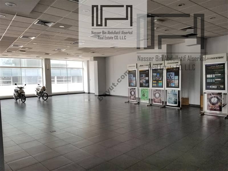 Showroom & Offices & Warehouse on Sheikh Zayed Road-PRIME LOCATION