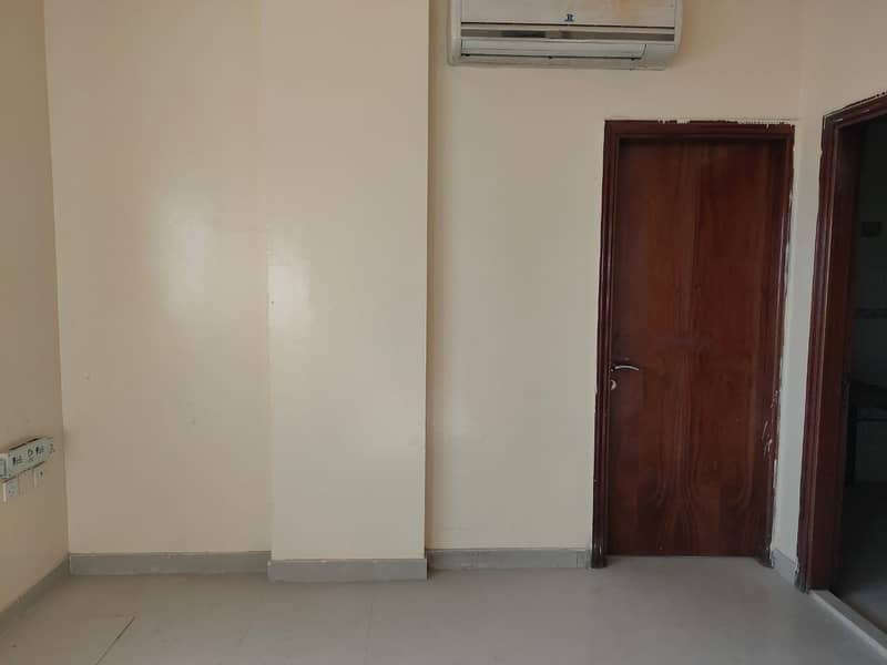 ON ROAD BUILDING 1 BHK 2 WASHROOM BULCNY ONLY 17999 IN NATIONAL PAINT MUWAI