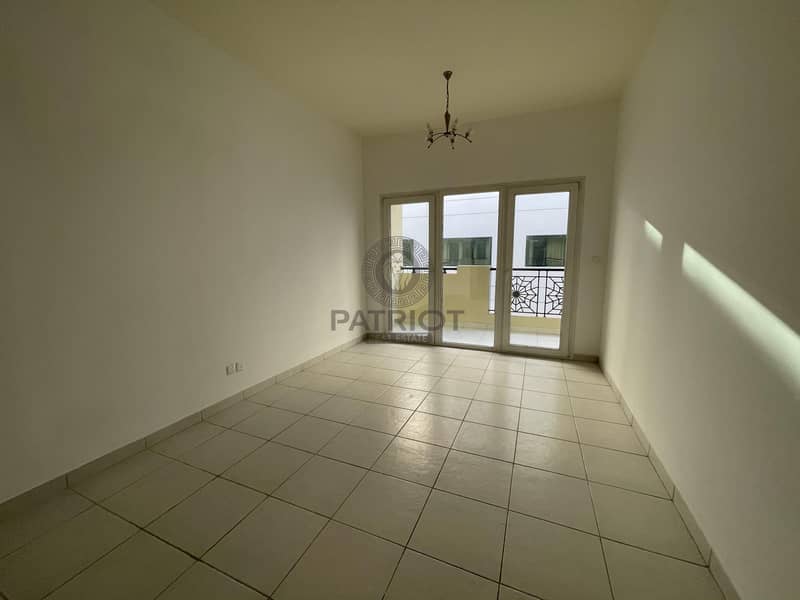 10 Spacious Size 1BR with Balcony ! Faimly Bld