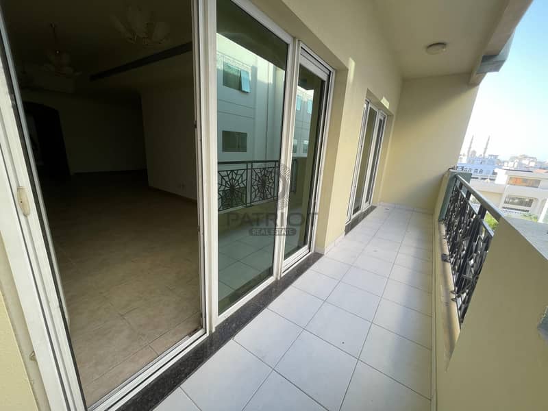 11 Spacious Size 1BR with Balcony ! Faimly Bld