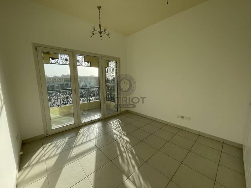 5 Nice 1BR with Balcony ! Faimly Bld