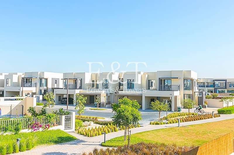 Corner 2E 4 Beds+Maids | Communal Pool | Maple DH