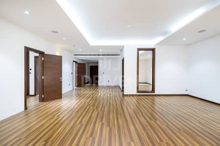 1 Bedroom Apartment for Sale in Palm Jumeirah, Dubai - Sea Front| Upgraded 2 BR |Private Garage 1 Bedroom Apartment for Sale in Palm Jumeirah, Dubai - Sea Front| Upgraded 2 BR |Private Garage