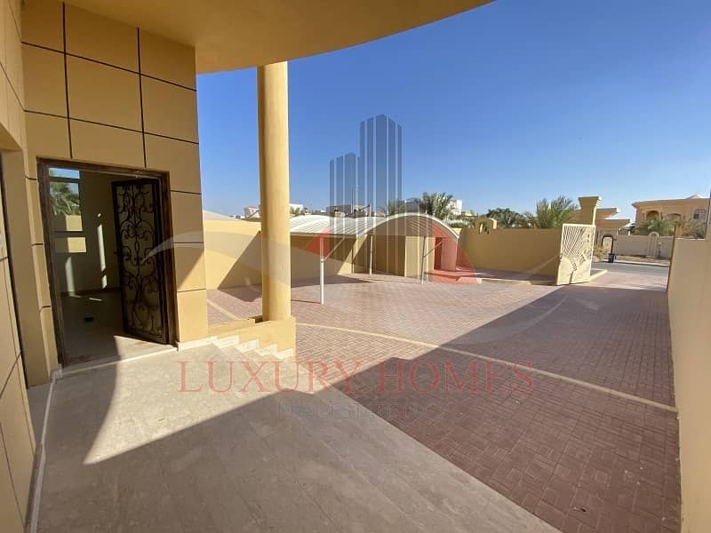 30 Private Entrance Yard Easy Access to Abu Dhabi