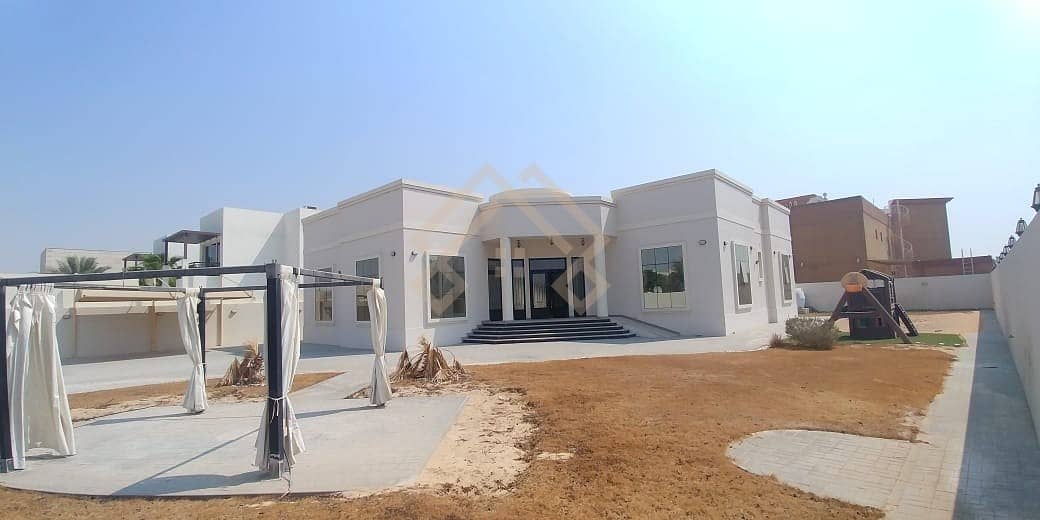 3 Huge 3 Bedroom Villa  For Rent in Al Barsha...