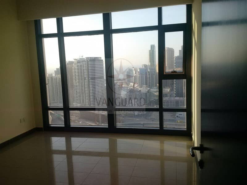 Spacious Apartment with Lakeside on High Floor Spacious Apartment with Lakeside on High Floor