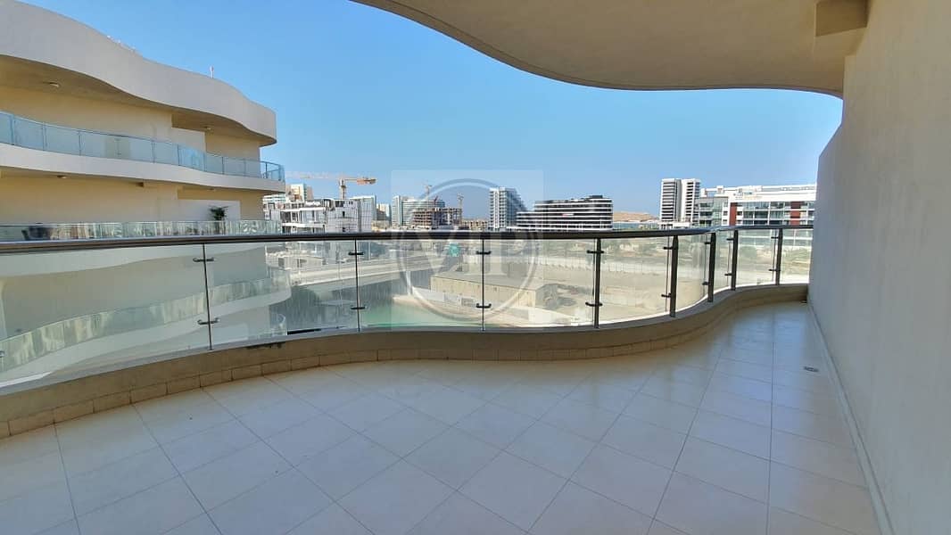 Excellent 2BR Apt l Maid's Room l Huge Balcony with Nice View