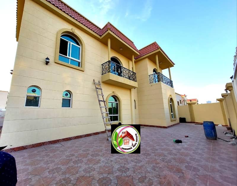 A modern villa for sale, a dozen Arabic, excellent personal finishing, very arranged, on the corner of two streets