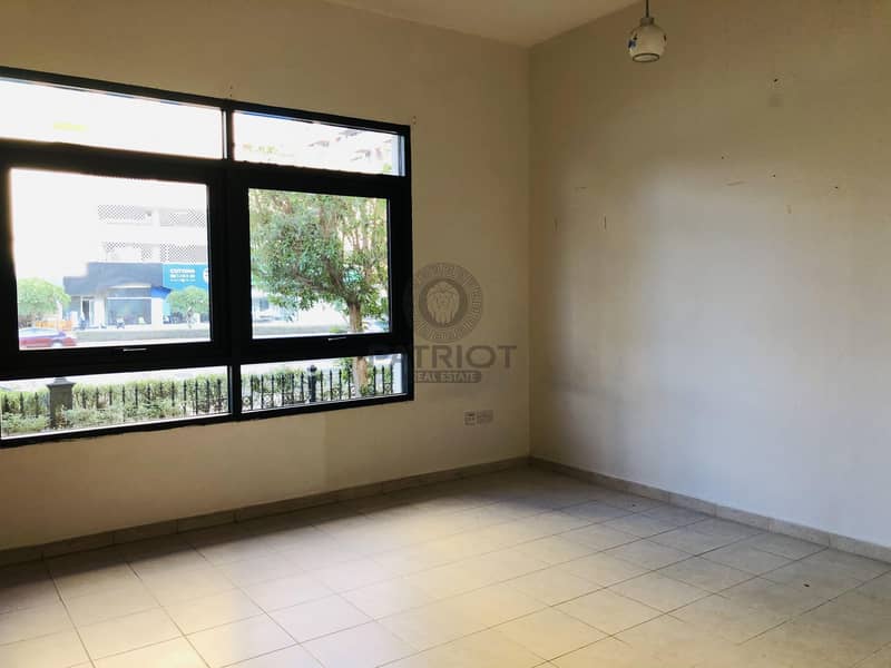 9 Spacious l 3 Bedroom Apartment l Ready to Move in