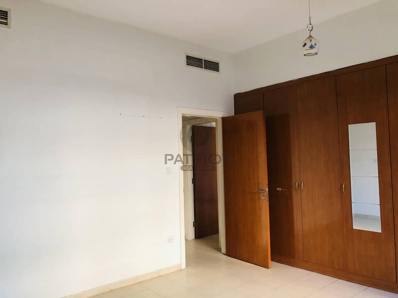 17 Spacious l 3 Bedroom Apartment l Ready to Move in