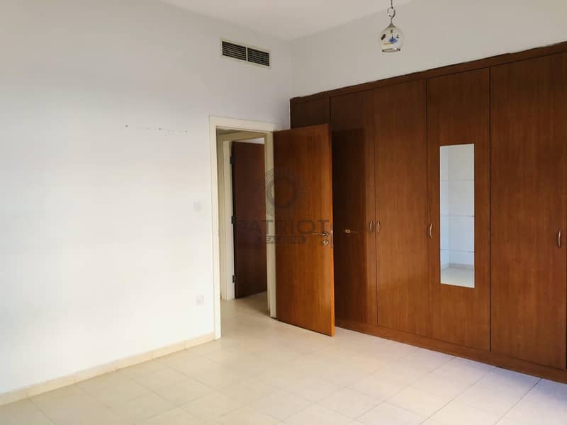 18 Spacious l 3 Bedroom Apartment l Ready to Move in