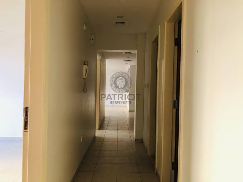 20 Spacious l 3 Bedroom Apartment l Ready to Move in