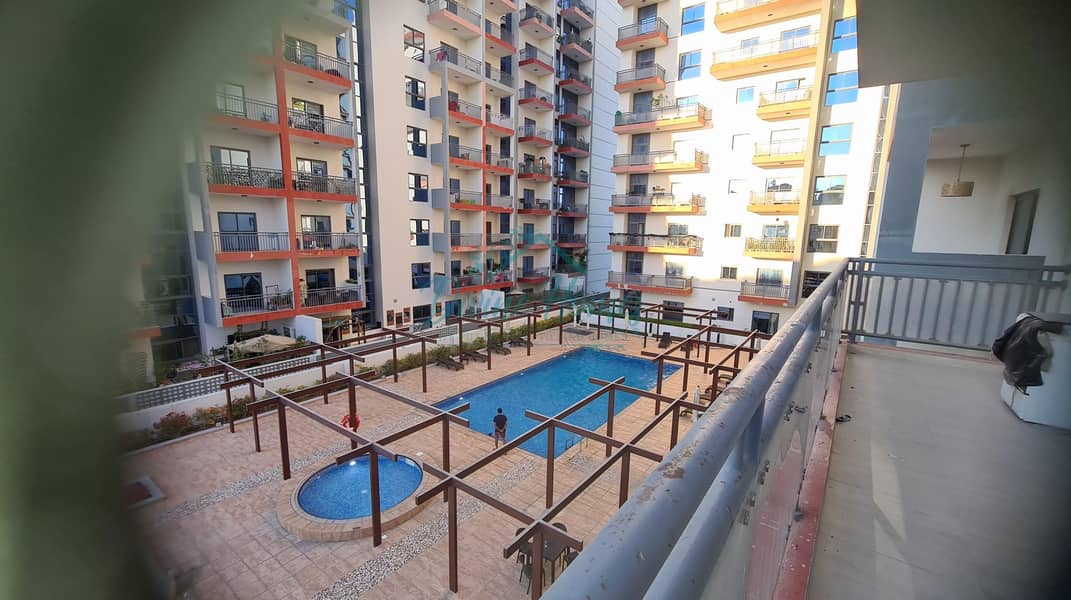 Chiller Free | Walking Distance to Metro | Pool View Chiller Free | Walking Distance to Metro | Pool View