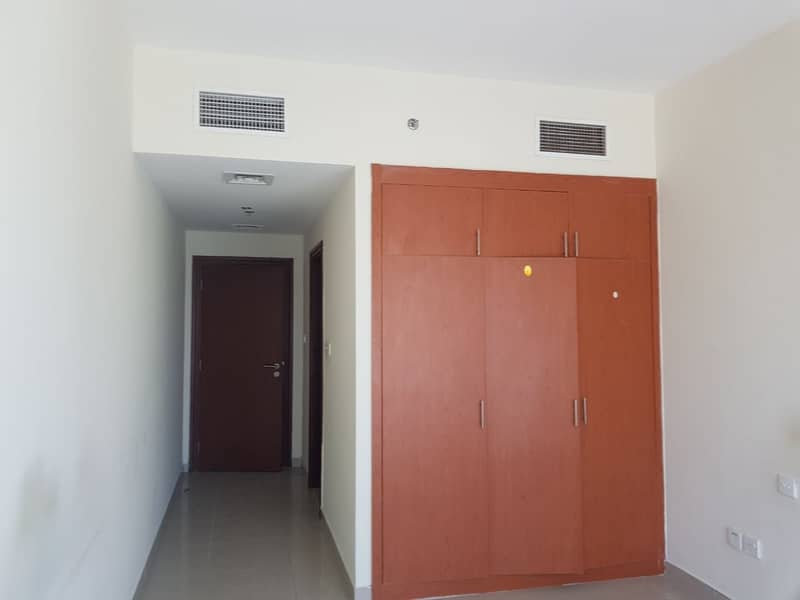 Multiple Cheques - Highest Floor- 1 bedroom for Rent in JLP- Rent 36000 by 1 chq