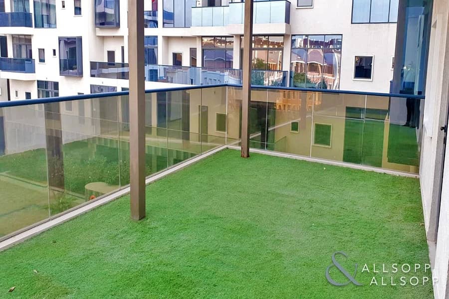 Luxurious 1Bed | Pool View | Large Balcony