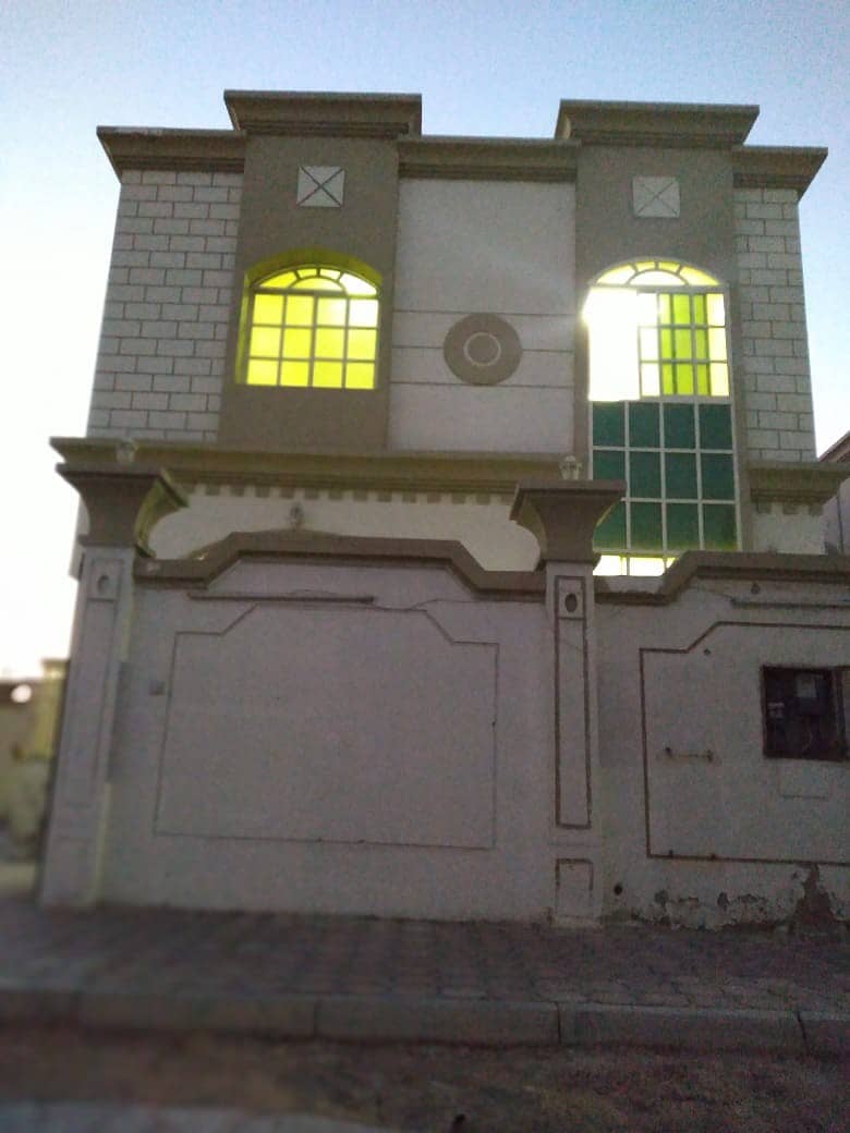 * Villa for rent, very clean, an area of 4000 feet, at an antique price close to the neighboring street and all services