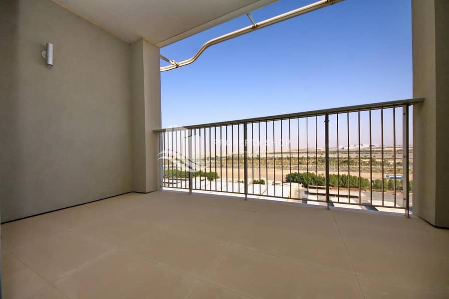 Hot Deal! Iconic High Floor Apt with Partial City View