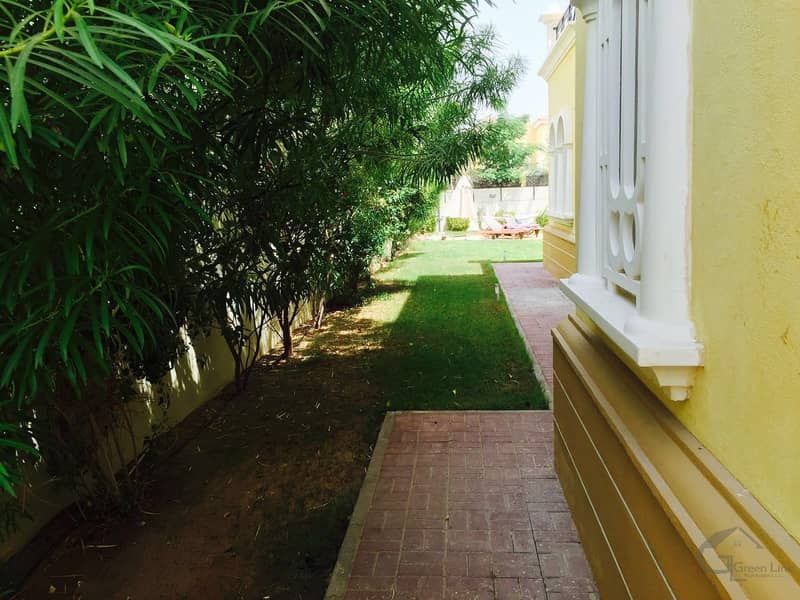 11 Corner 4 Bedrooms Maids with swimming pool in Jumeirah Park
