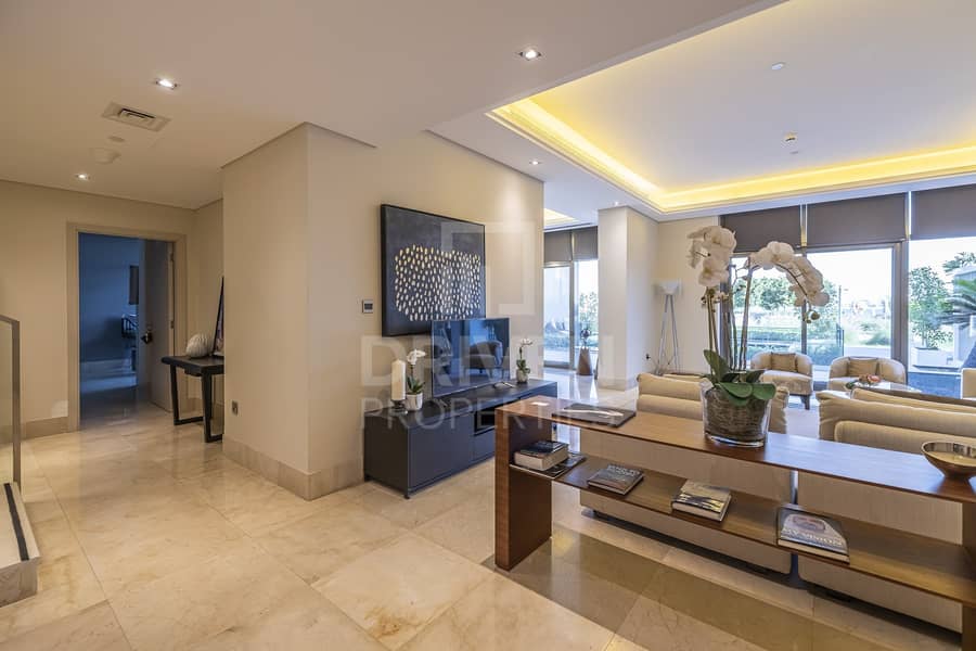 Stylish 4 Bedroom Townhouse w/ Palm View Stylish 4 Bedroom Townhouse w/ Palm View