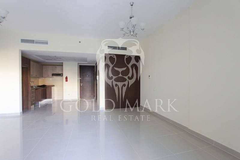 Chiller Free Spacious Large Terrace Pool View Chiller Free Spacious Large Terrace Pool View