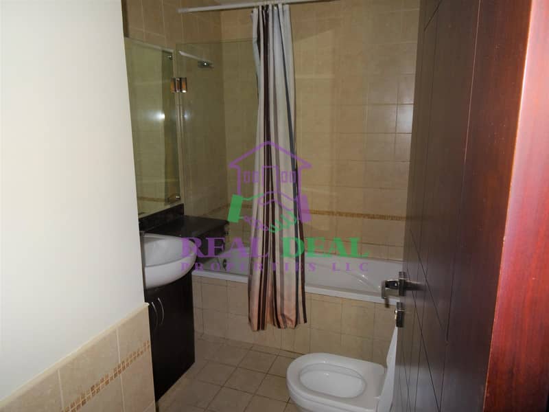 4 155k villa for rent white goods are included and the curtains are fitted