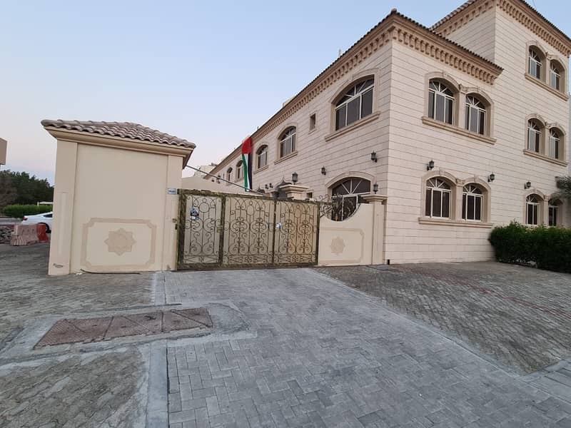 Exceptional Modern Finishing Western Stylish 6 master BR villa with private pool and Huge yard in khalifa city a with following features