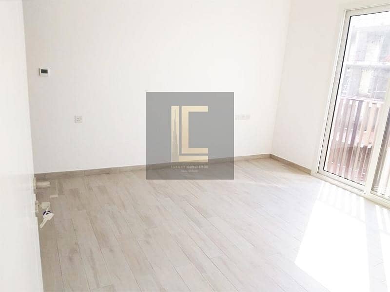 10 Well Maintained  High Quality | Spacious Apartment