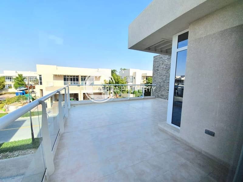 FREE 2 Months | Townhouse 3 BR + Study + Maid FREE 2 Months | Townhouse 3 BR + Study + Maid