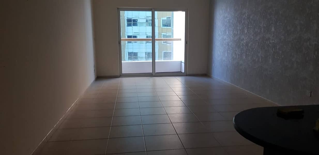 very nice one bedroom for rent in Dubai marina elite Residence with balcony