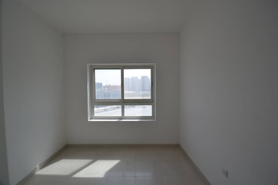 7 Bright 1-br appt with balcony  open veiw 890 sqft only 34/4 chks