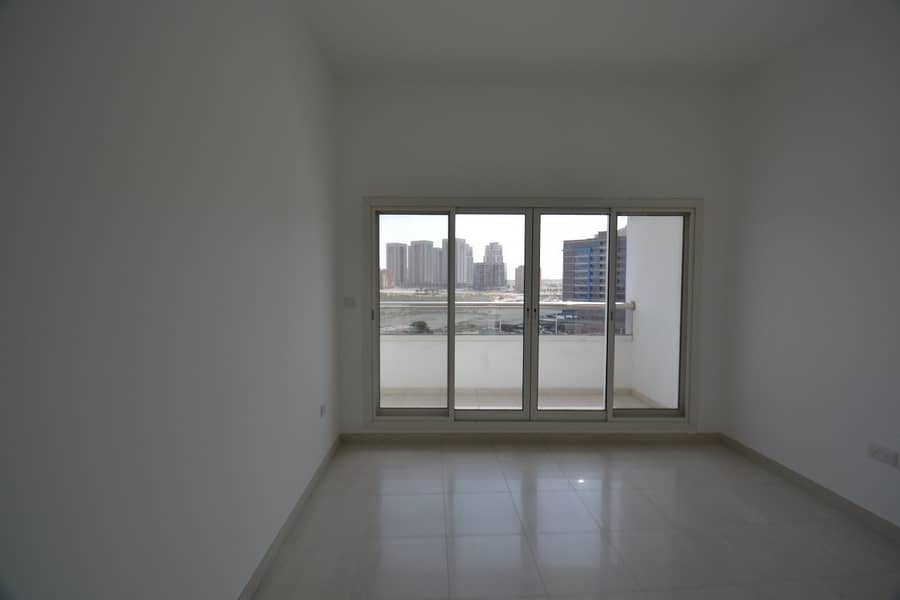 10 Bright 1-br appt with balcony  open veiw 890 sqft only 34/4 chks