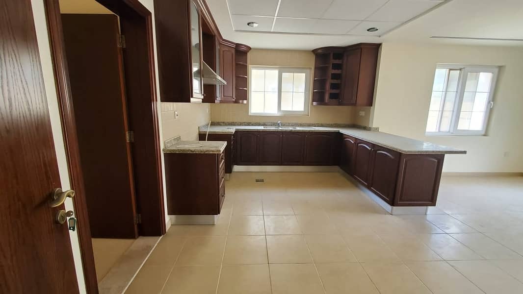 2 Vacant 3Bed Plus Maid's | Great Location | Near to Beach
