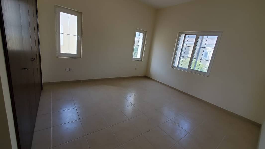 6 Vacant 3Bed Plus Maid's | Great Location | Near to Beach
