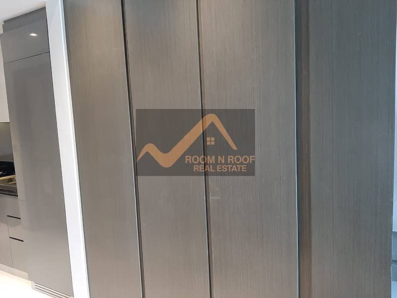 11 ***Distress Sale***   Brand New Studio  In the Damac Maison Prive  With Full Canal View For Sale